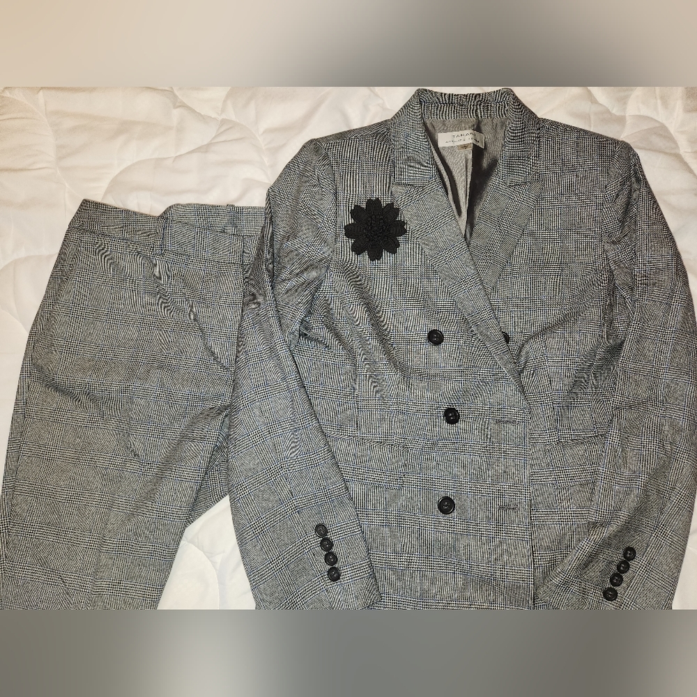 Tahari black white with blue stripe plaid pants suit, size 12. EUC